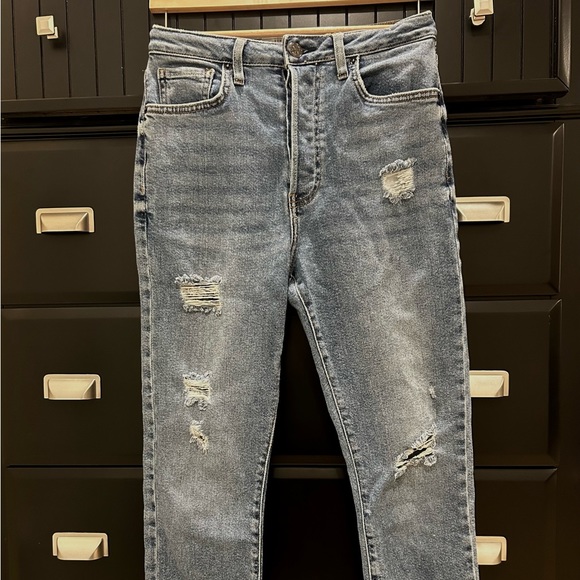 Forever 21 Straight Leg Ripped Jeans! - Picture 2 of 4